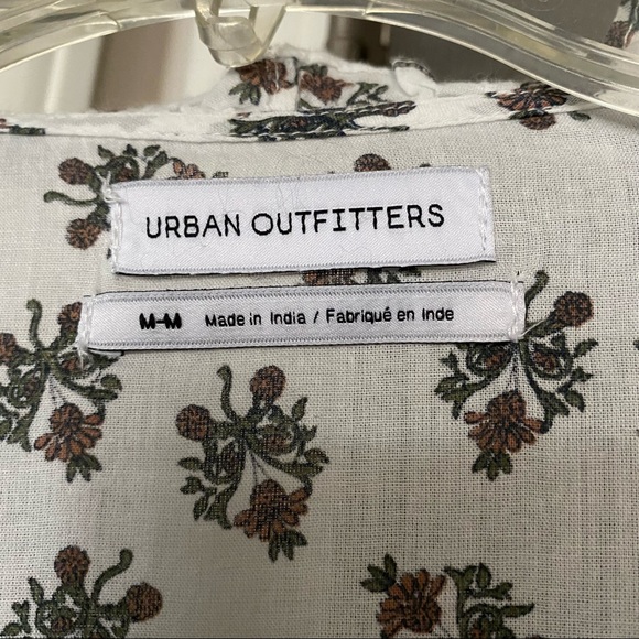 Urban Outfitters Tie Front Crop Top Size Medium - Picture 12 of 16